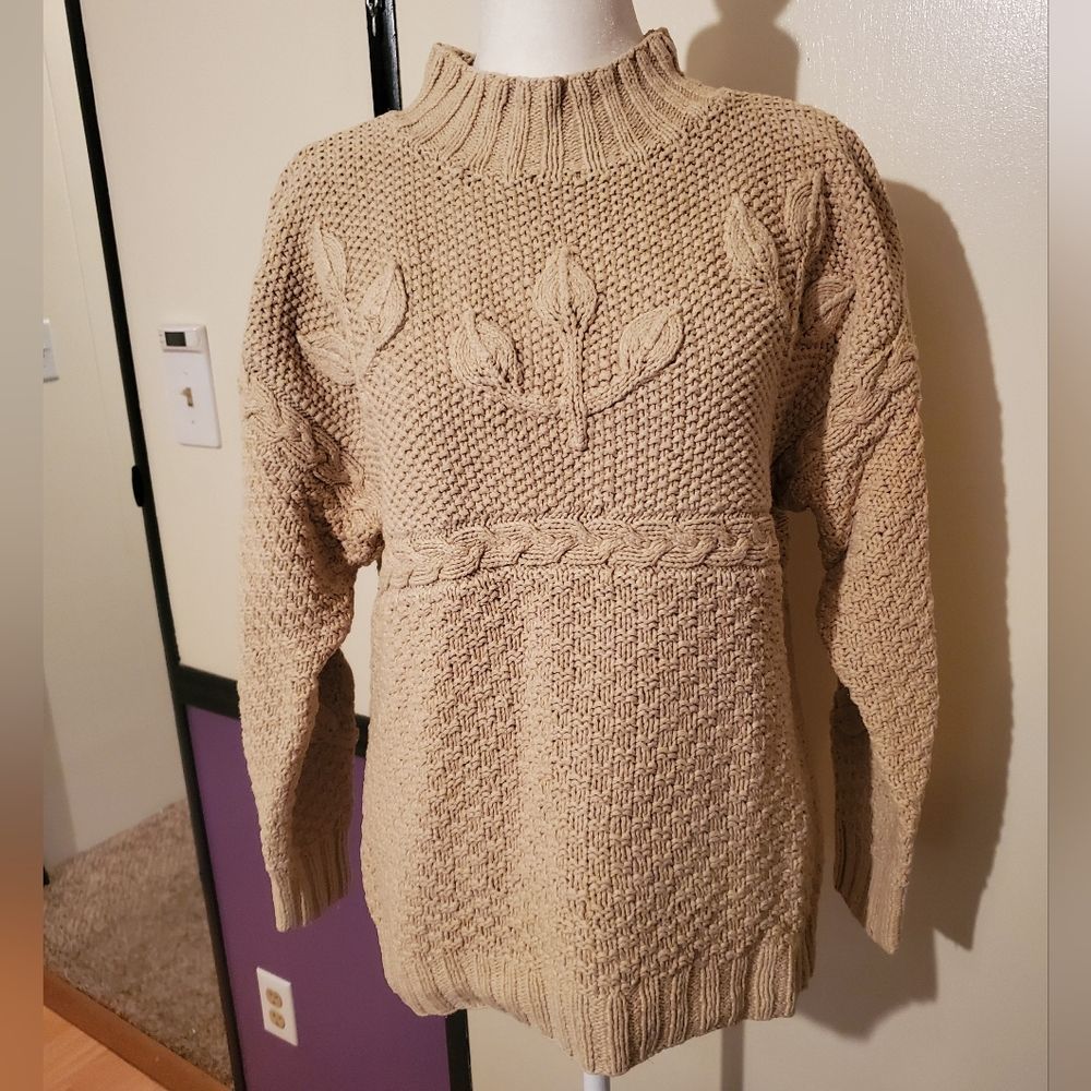 Norm Thompson sweater. #(1r1)